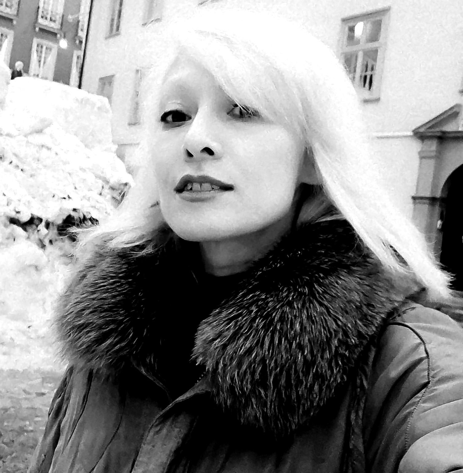 Vava Venezia Miss Selfie Self Portraits